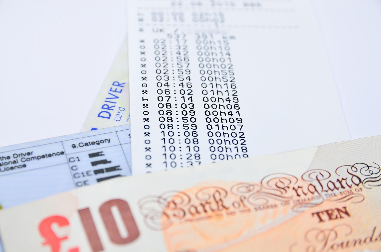 Immagine che illustra le esenzioni dal bollo auto per over 75 nel 2026.